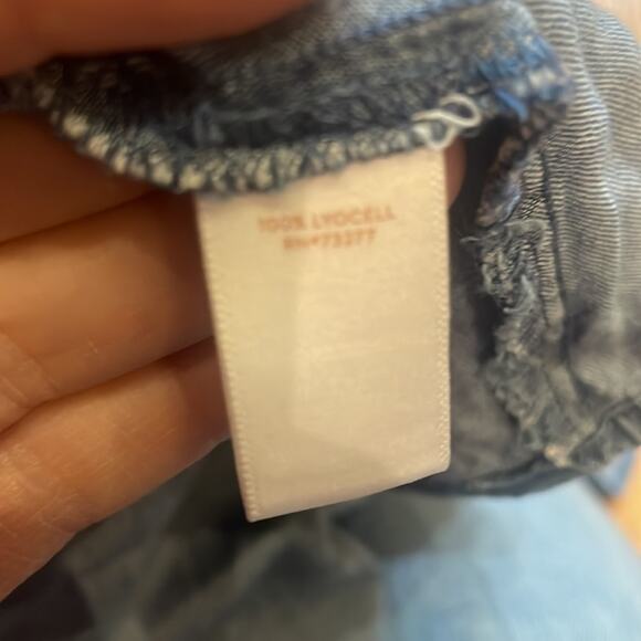 Lauren Conrad Flutter Sleeve Blouse with slit in back chambray size medium - Picture 7 of 7